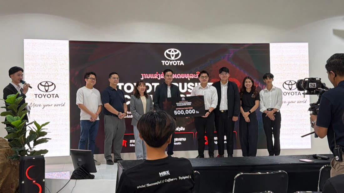 LaoPadit receiving the Appreciation Prize on stage at Toyota Business Challenge 2026